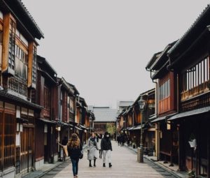 Как найти 6 ключевых дворцов в карте цимэнь на момент рождения?